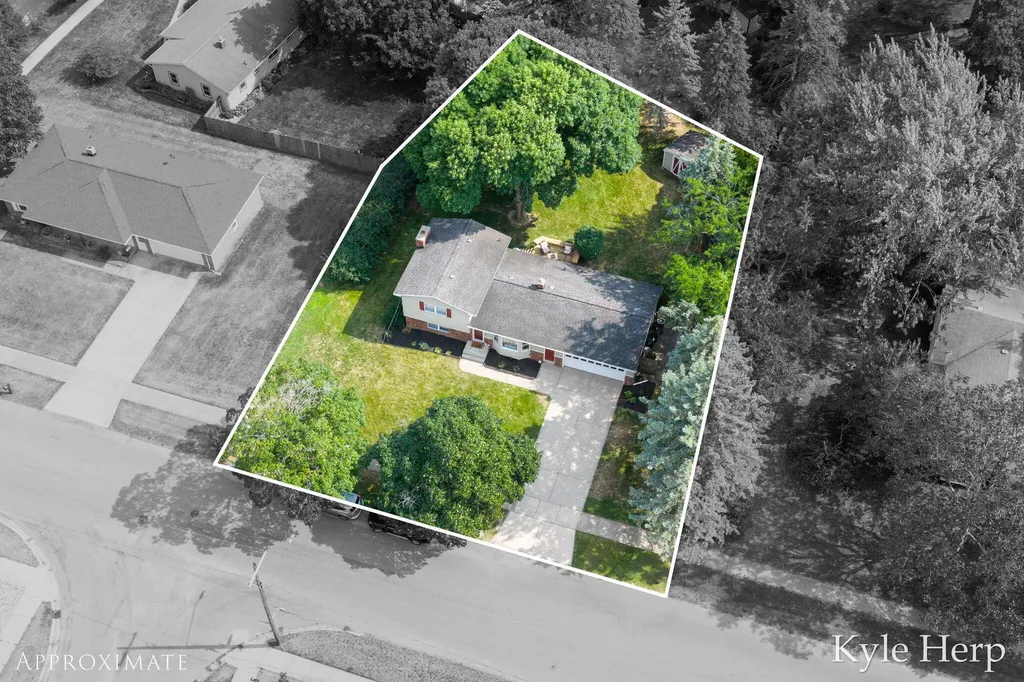 1038 Ferris Street NW Walker City MI 49544