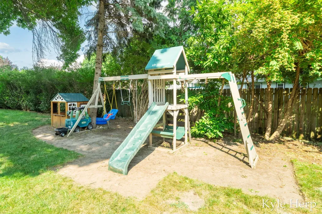 1038 Ferris Street NW Walker City MI 49544