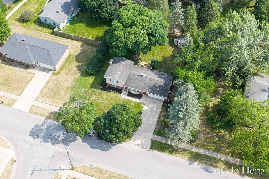 1038 Ferris Street NW Walker City MI 49544