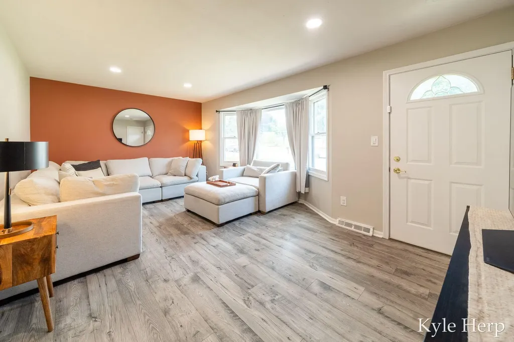 1038 Ferris Street NW Walker City MI 49544