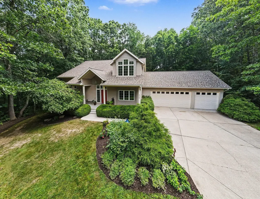 7518 Barn Ridge Drive NE Cannon Township MI 49341
