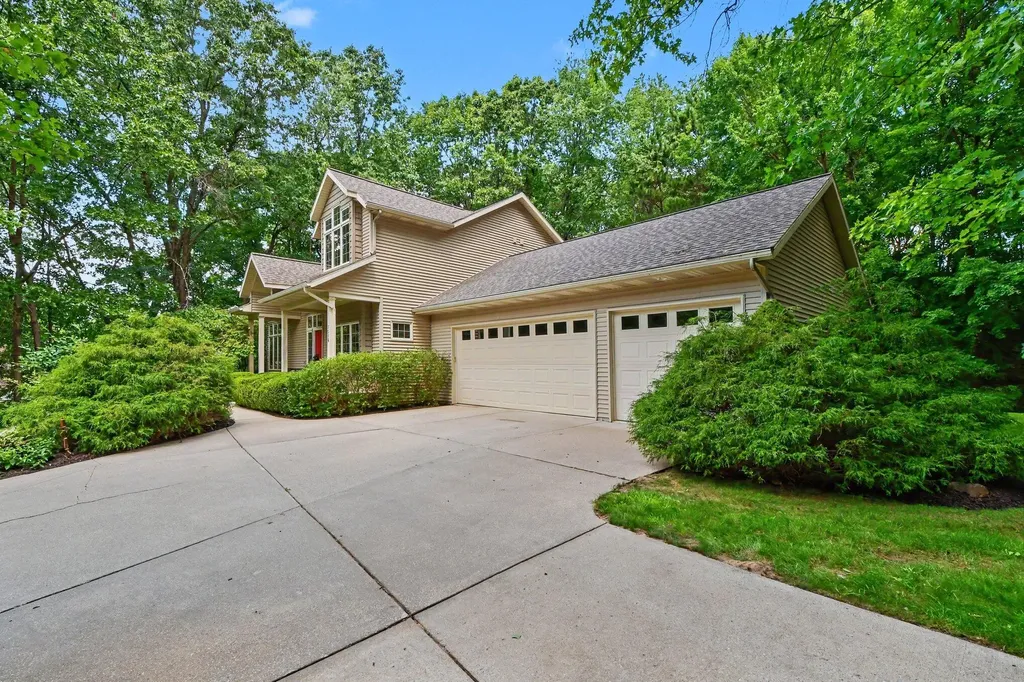 7518 Barn Ridge Drive NE Cannon Township MI 49341