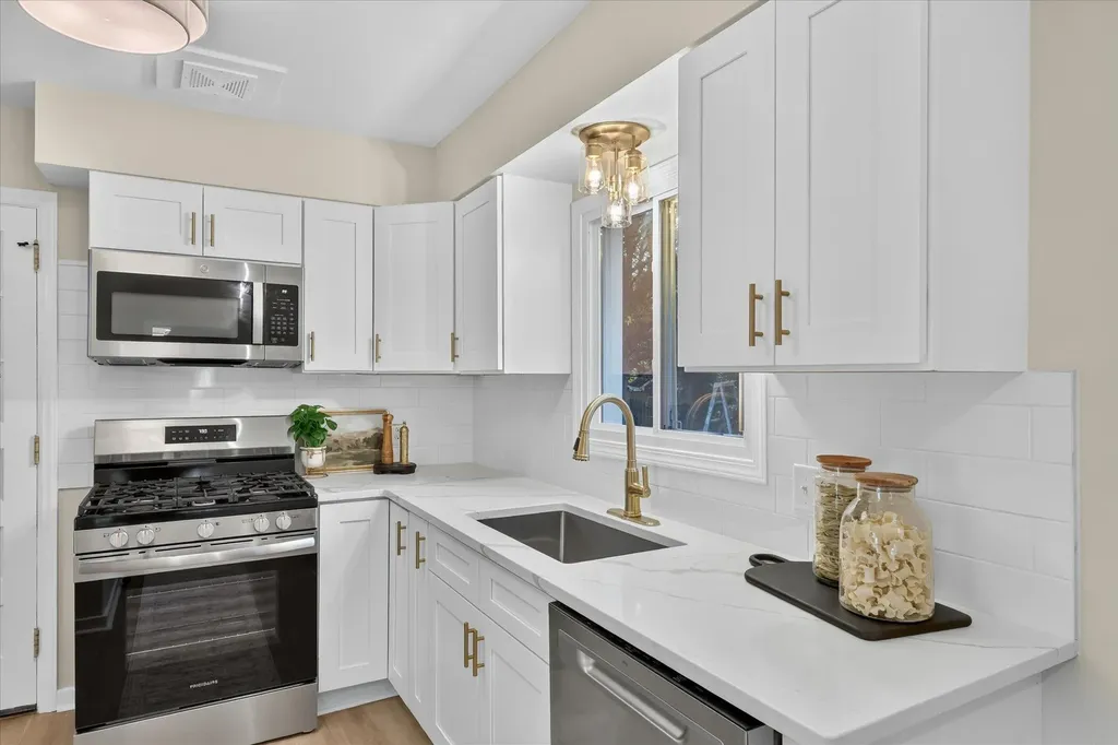 1060 Conlon Avenue SE East Grand Rapids City MI 49506