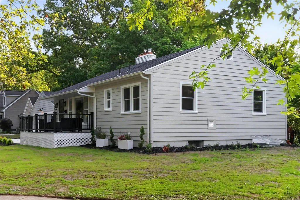 1060 Conlon Avenue SE East Grand Rapids City MI 49506
