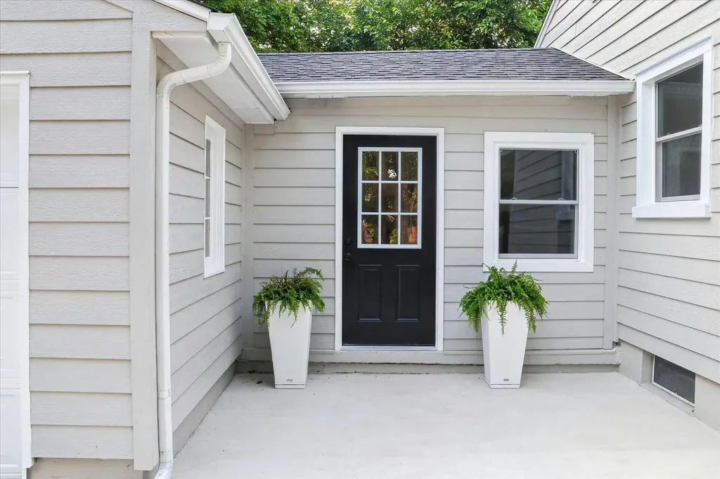 1060 Conlon Avenue SE East Grand Rapids City MI 49506