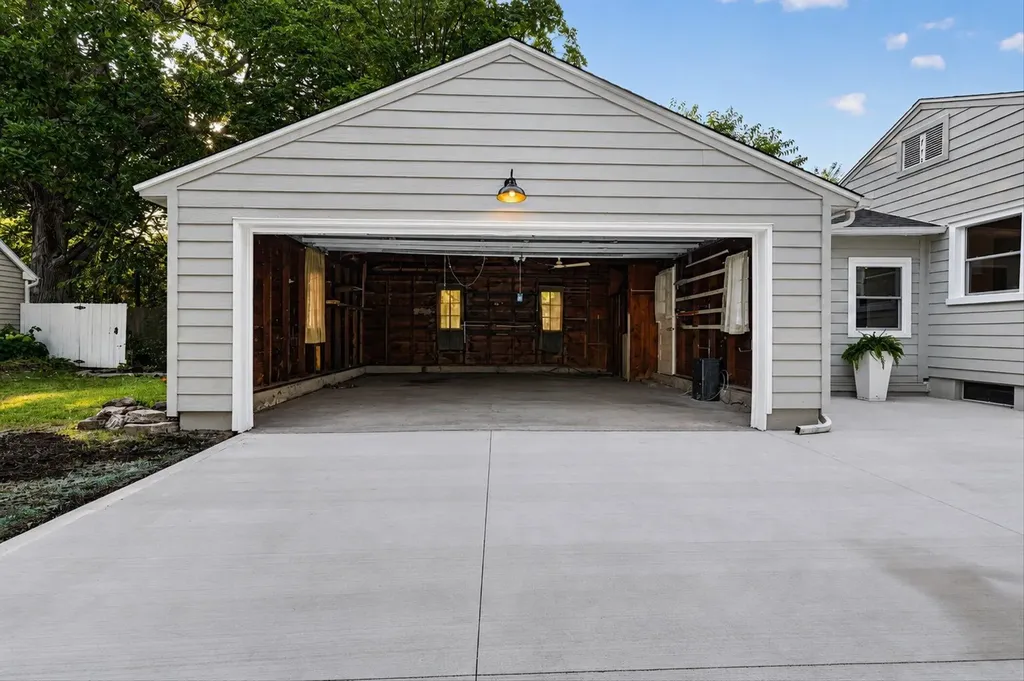 1060 Conlon Avenue SE East Grand Rapids City MI 49506