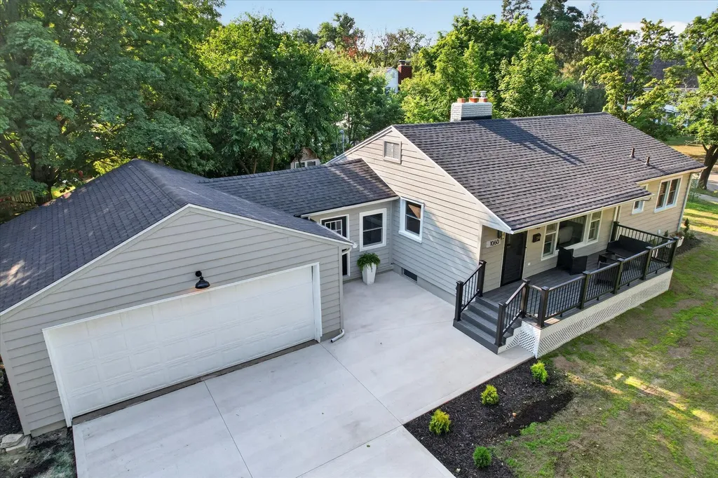 1060 Conlon Avenue SE East Grand Rapids City MI 49506
