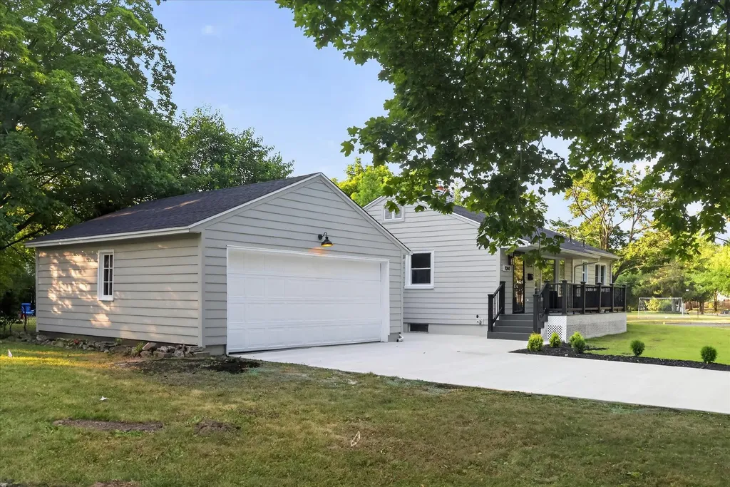 1060 Conlon Avenue SE East Grand Rapids City MI 49506