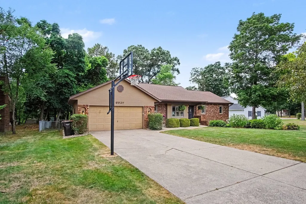 6937 Youngstown Avenue Georgetown Charter Township MI 49426