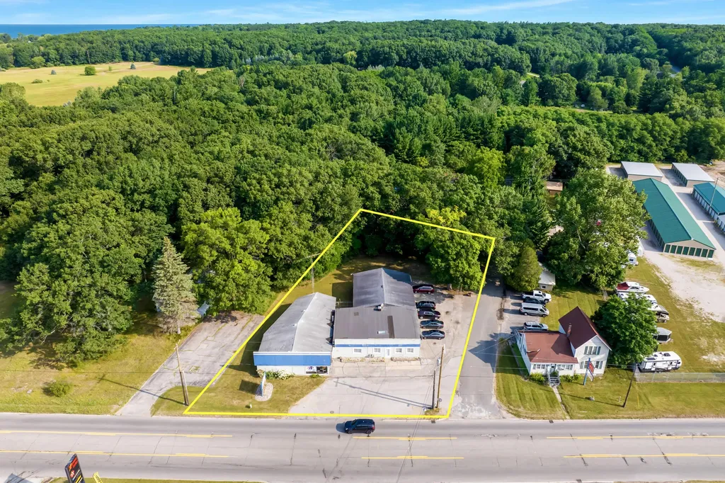 316 W Parkdale Avenue Manistee Township MI 49660