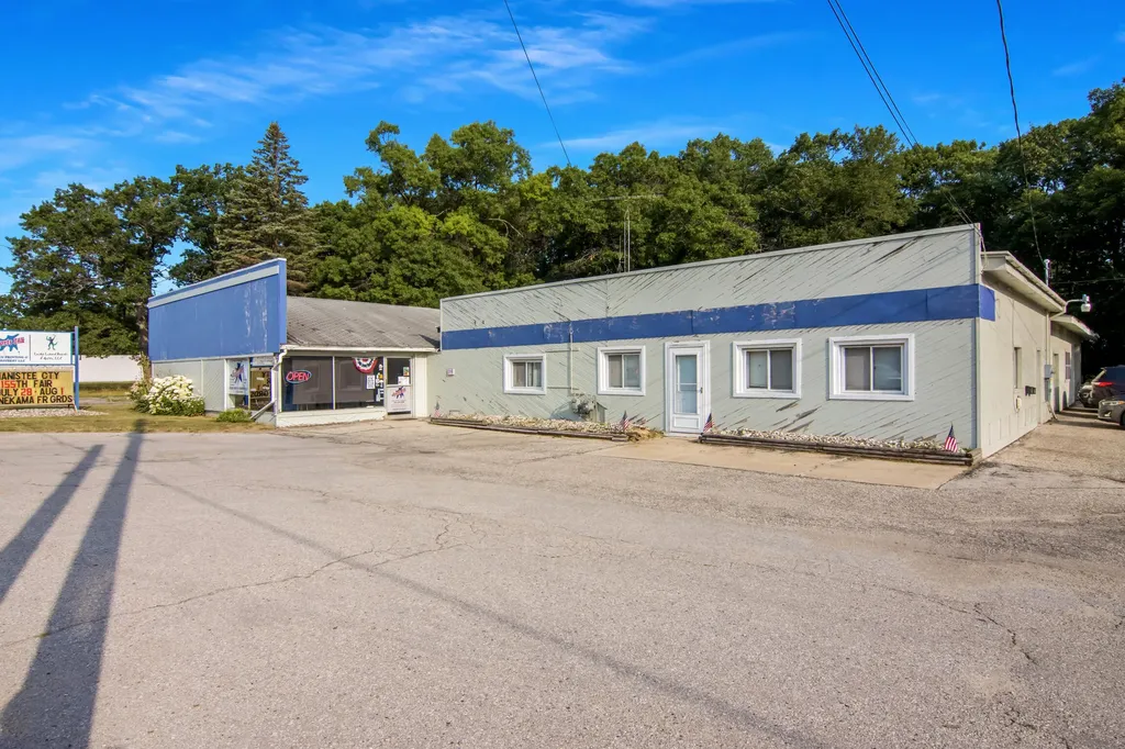 316 W Parkdale Avenue Manistee Township MI 49660