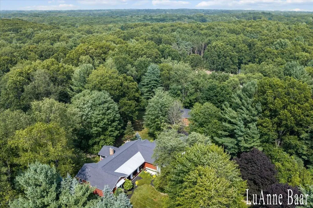 6027 9 Mile Road NE Cannon Township MI 49341