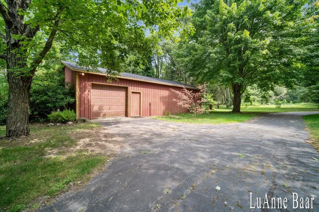 6027 9 Mile Road NE Cannon Township MI 49341