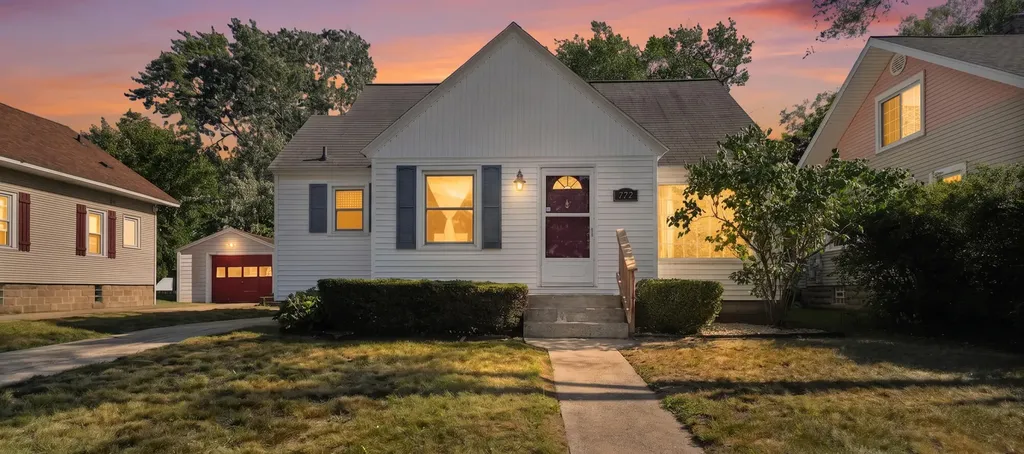 272 W 23rd Street Holland City MI 49423