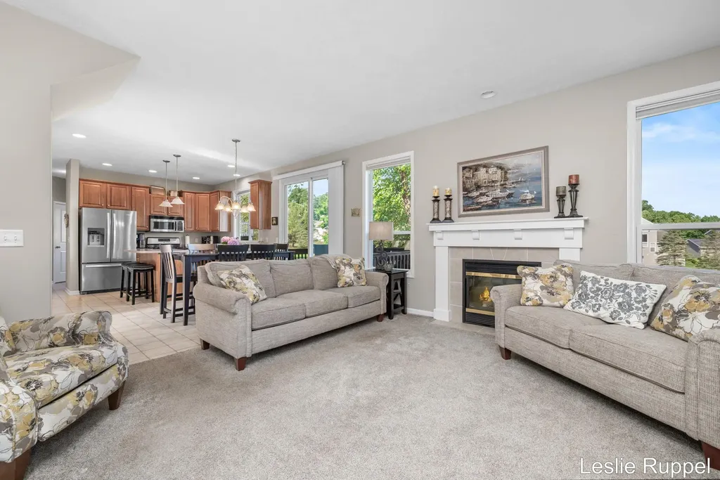 2643 Arbor Chase Drive NE Grand Rapids Charter Township MI 49525