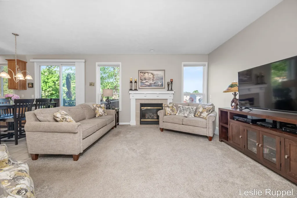 2643 Arbor Chase Drive NE Grand Rapids Charter Township MI 49525