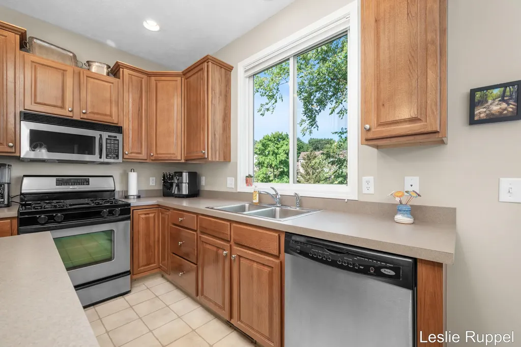 2643 Arbor Chase Drive NE Grand Rapids Charter Township MI 49525