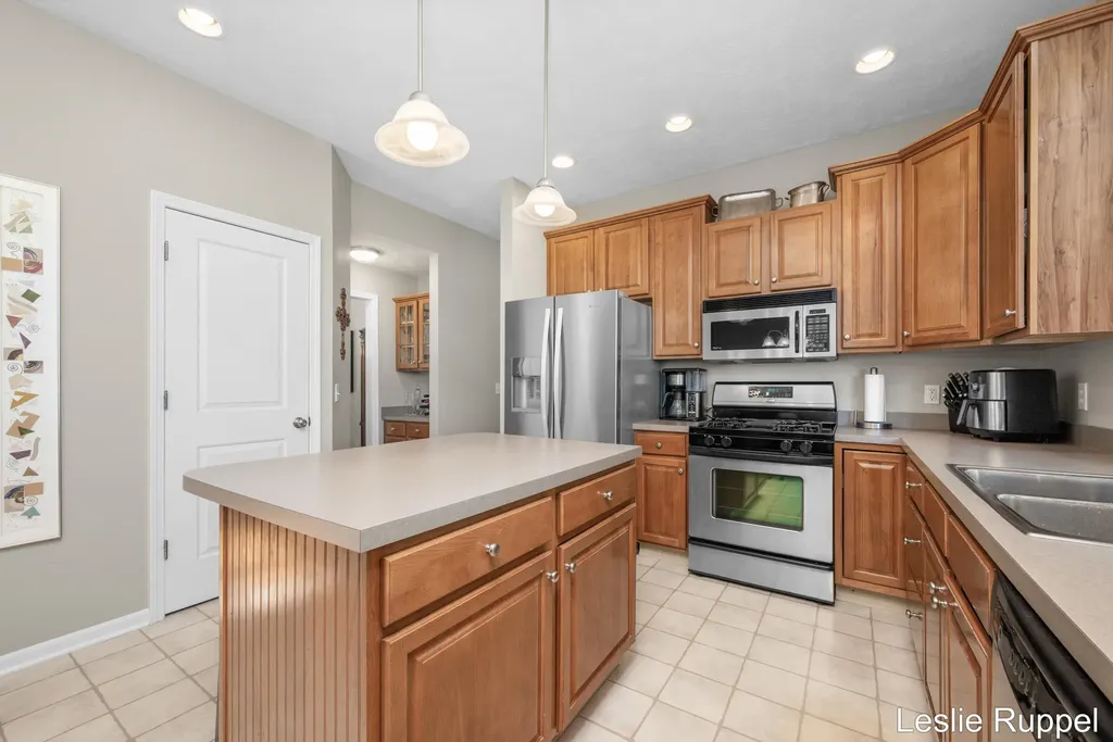 2643 Arbor Chase Drive NE Grand Rapids Charter Township MI 49525