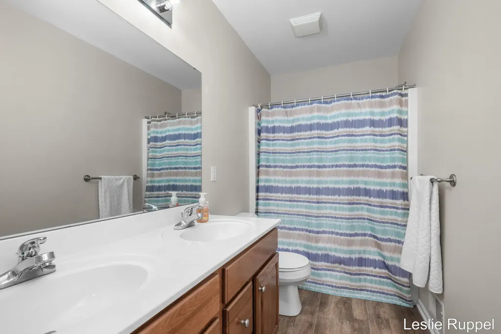 2643 Arbor Chase Drive NE Grand Rapids Charter Township MI 49525