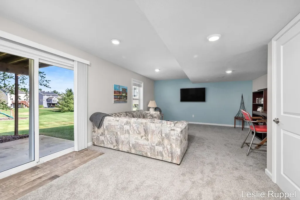 2643 Arbor Chase Drive NE Grand Rapids Charter Township MI 49525