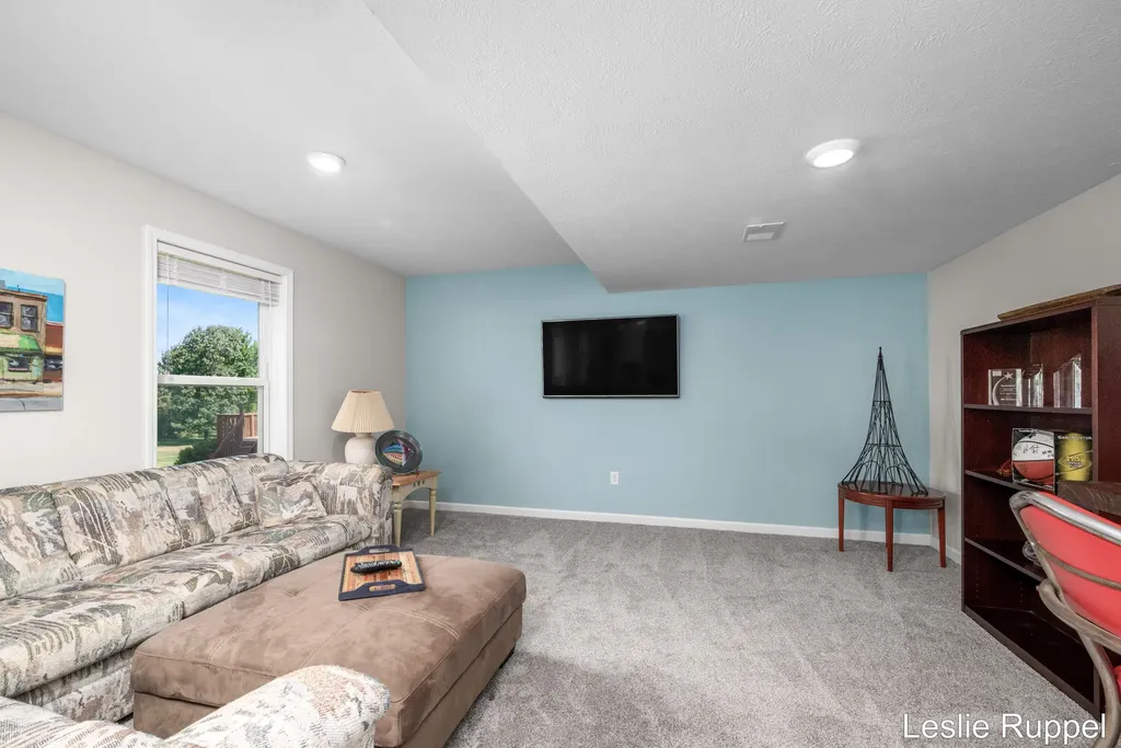 2643 Arbor Chase Drive NE Grand Rapids Charter Township MI 49525