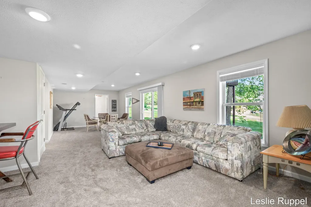 2643 Arbor Chase Drive NE Grand Rapids Charter Township MI 49525