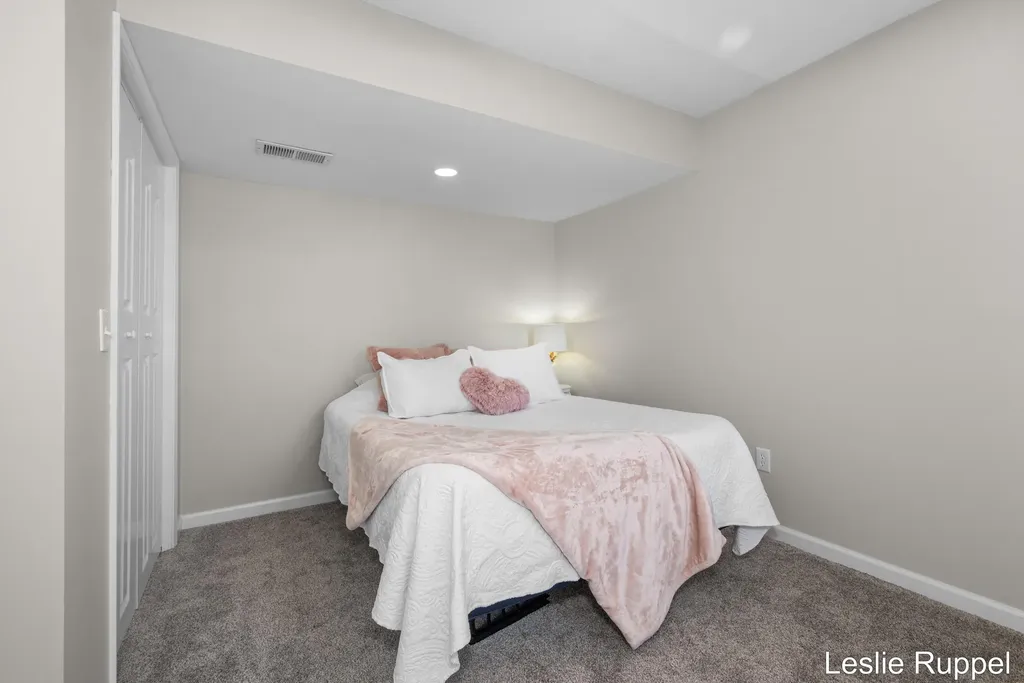 2643 Arbor Chase Drive NE Grand Rapids Charter Township MI 49525