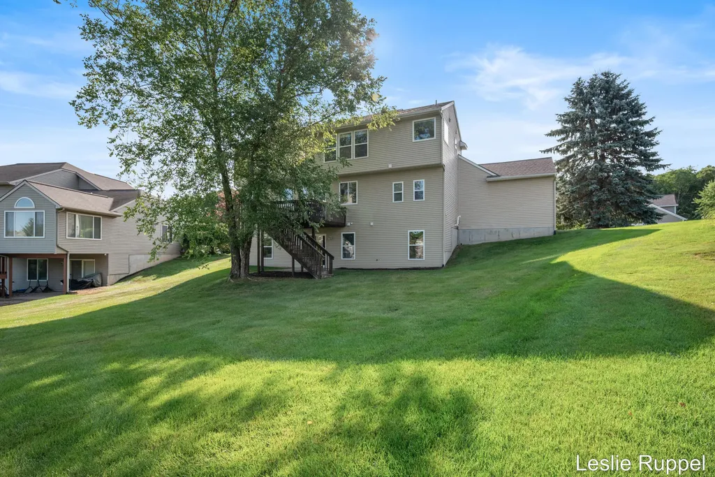 2643 Arbor Chase Drive NE Grand Rapids Charter Township MI 49525