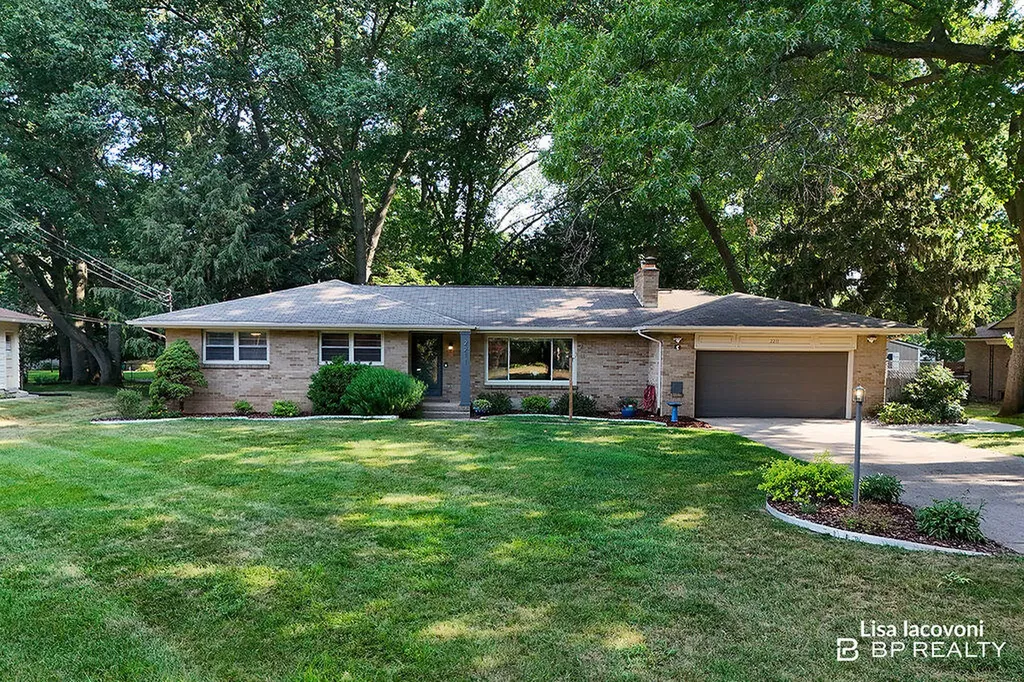 2211 Clover Drive NW Grand Rapids City MI 49504