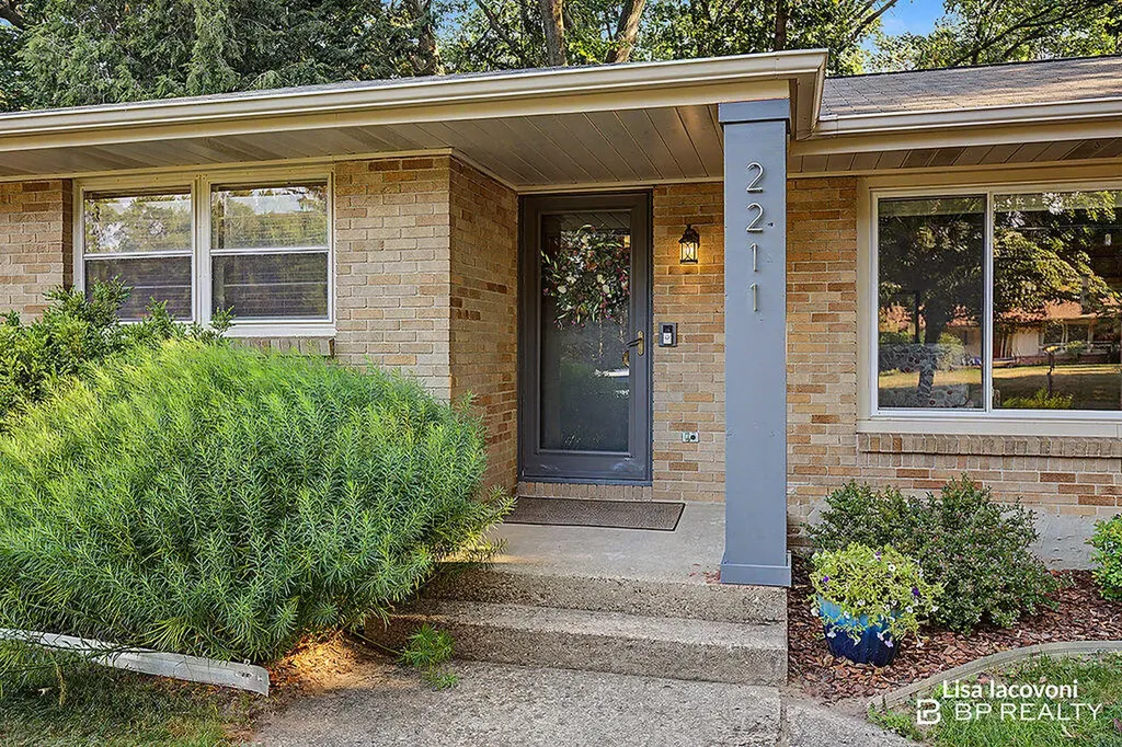 2211 Clover Drive NW Grand Rapids City MI 49504