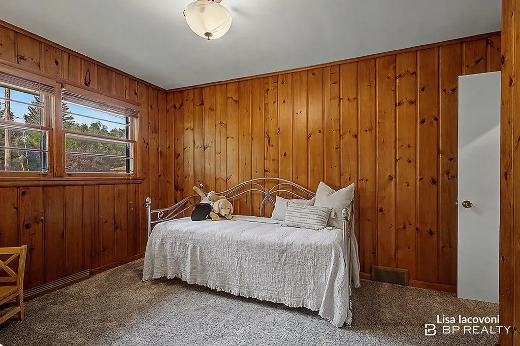 2211 Clover Drive NW Grand Rapids City MI 49504