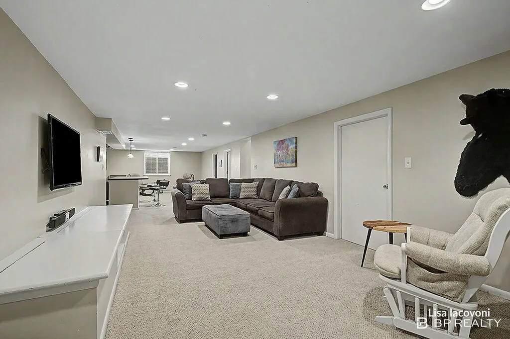 2211 Clover Drive NW Grand Rapids City MI 49504