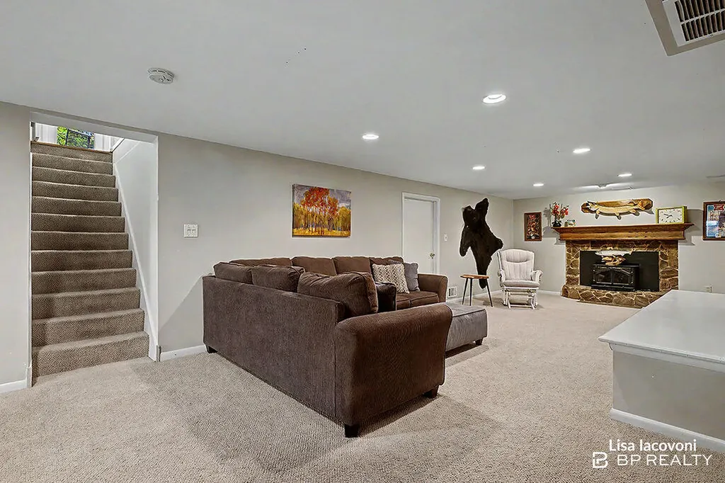 2211 Clover Drive NW Grand Rapids City MI 49504