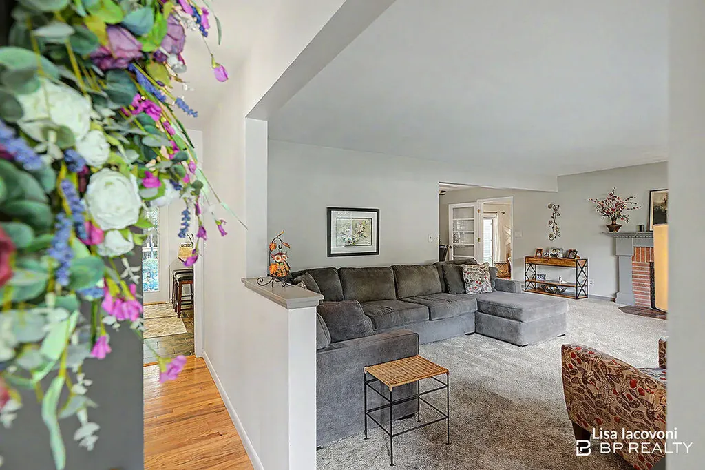 2211 Clover Drive NW Grand Rapids City MI 49504
