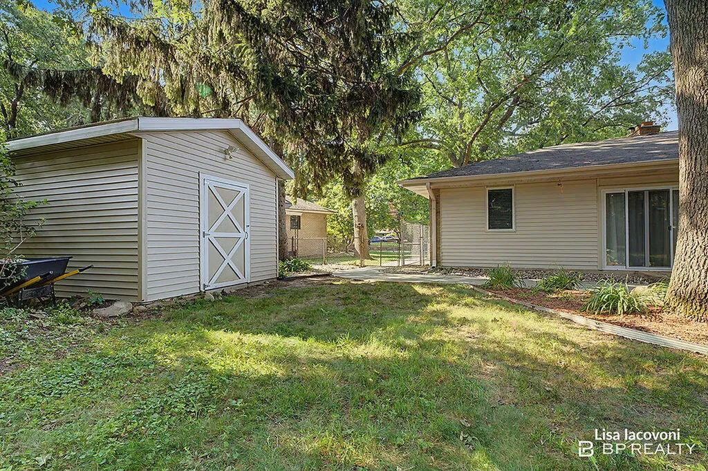 2211 Clover Drive NW Grand Rapids City MI 49504