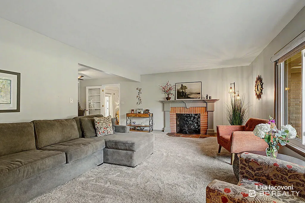 2211 Clover Drive NW Grand Rapids City MI 49504