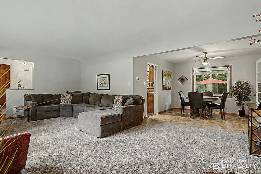 2211 Clover Drive NW Grand Rapids City MI 49504