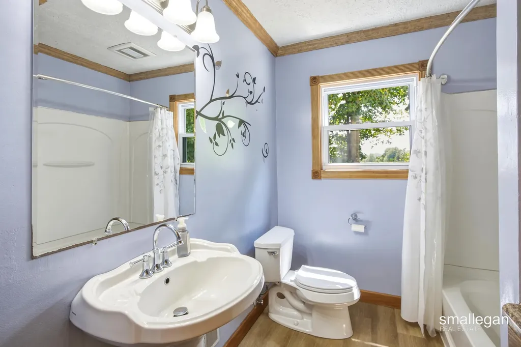 4005 Hendershot Avenue NW Alpine Township MI 49544