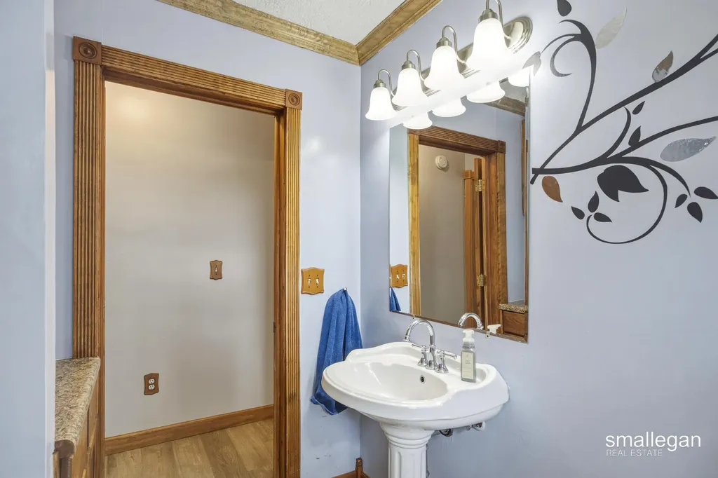 4005 Hendershot Avenue NW Alpine Township MI 49544