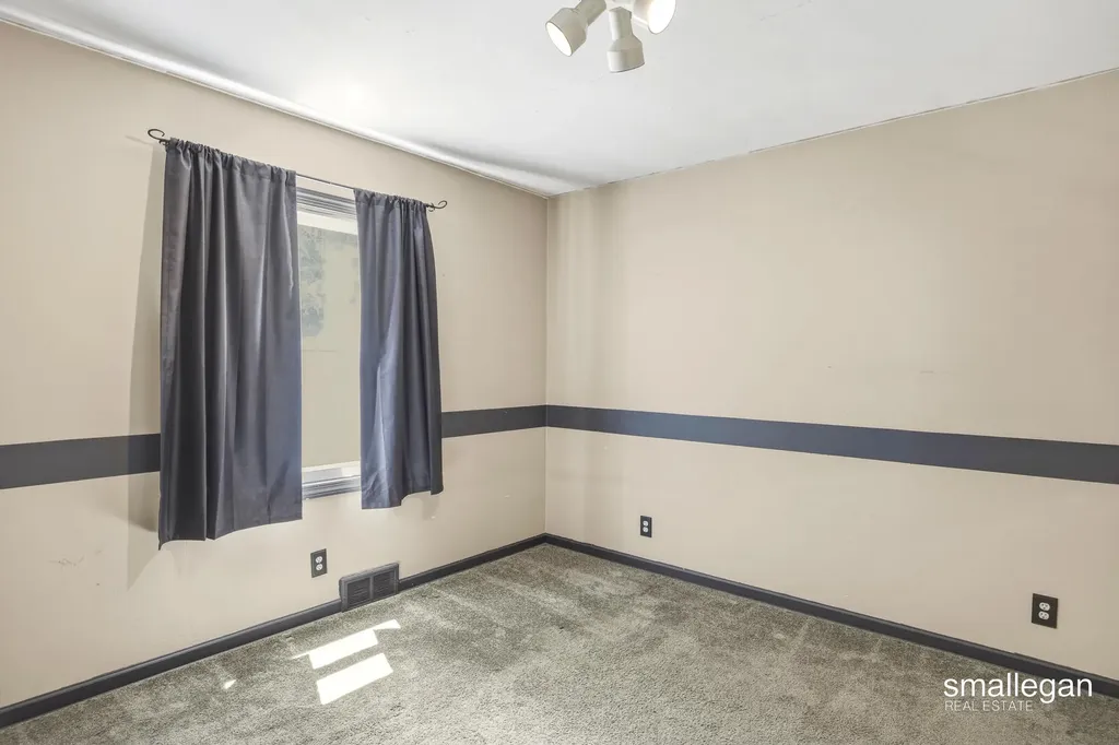 4005 Hendershot Avenue NW Alpine Township MI 49544