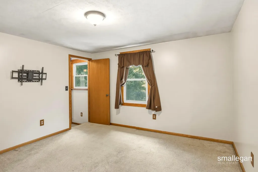 4005 Hendershot Avenue NW Alpine Township MI 49544