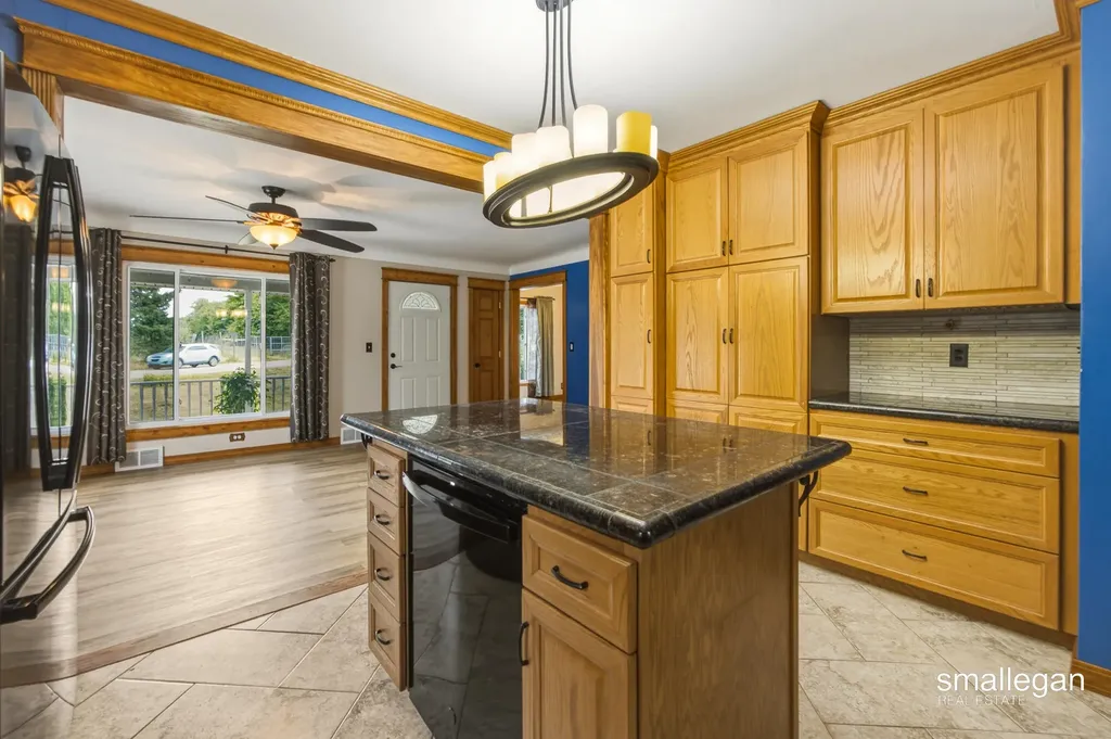 4005 Hendershot Avenue NW Alpine Township MI 49544