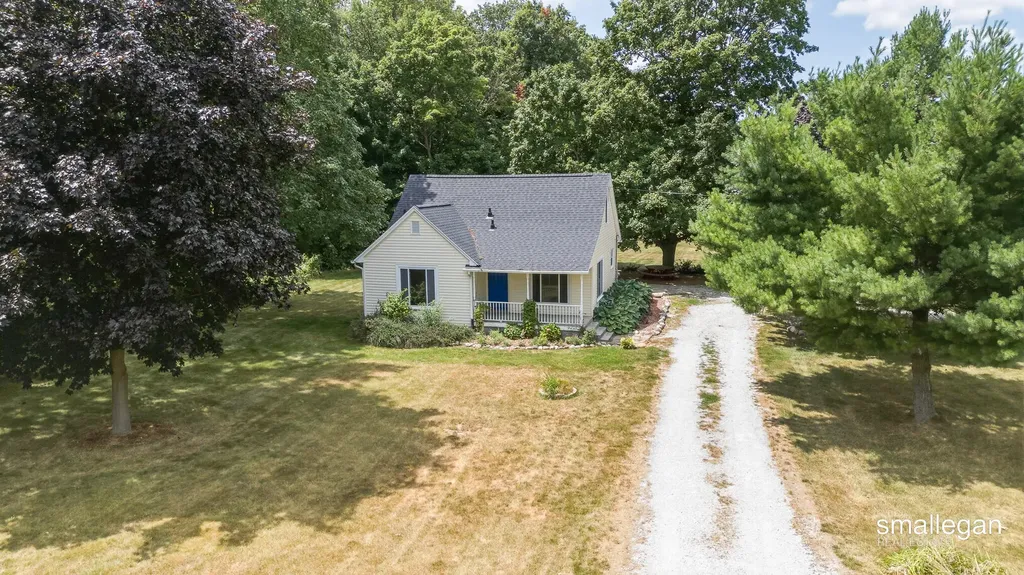 4005 Hendershot Avenue NW Alpine Township MI 49544