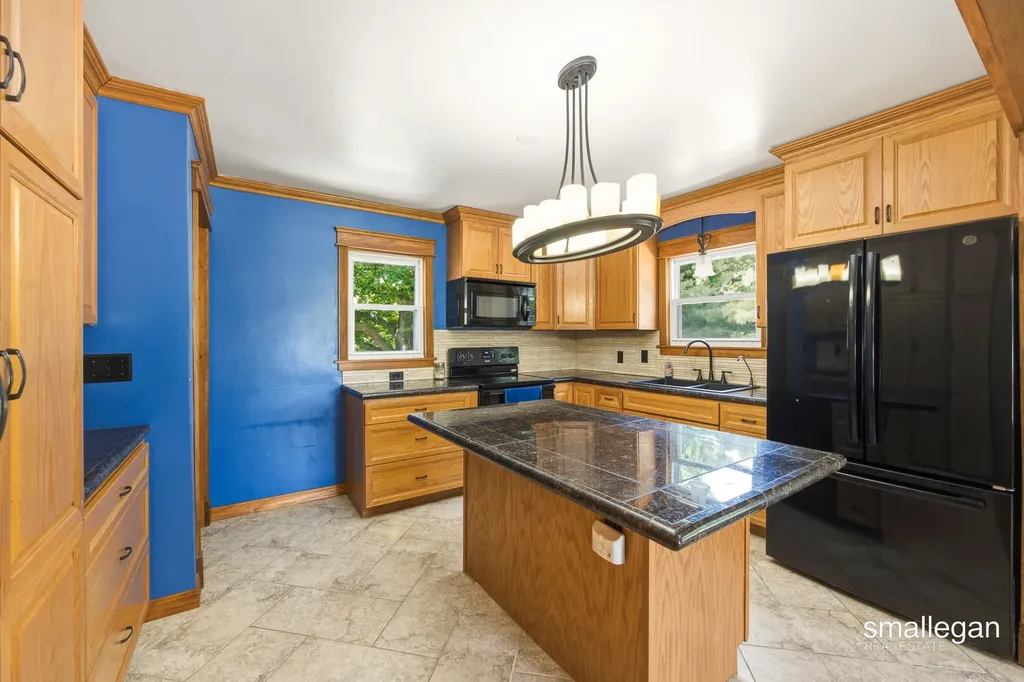 4005 Hendershot Avenue NW Alpine Township MI 49544