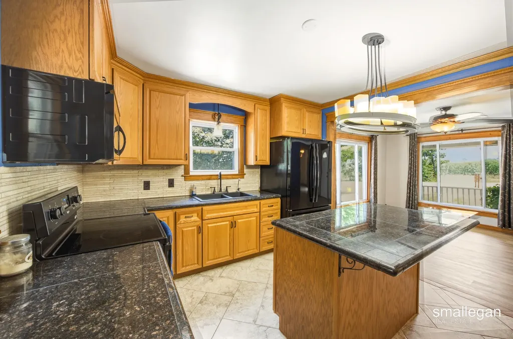 4005 Hendershot Avenue NW Alpine Township MI 49544