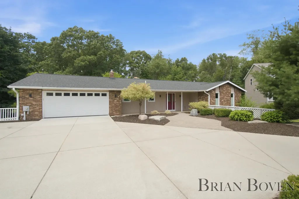 2704 Copper Hill Drive NE Grand Rapids Charter Township MI 49525