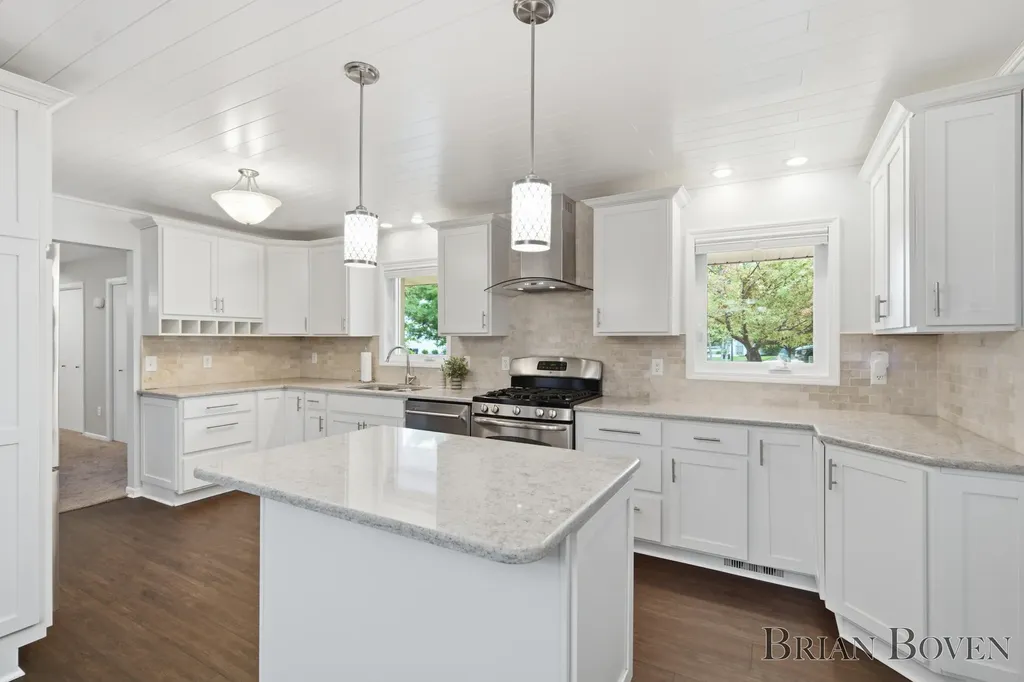 2704 Copper Hill Drive NE Grand Rapids Charter Township MI 49525