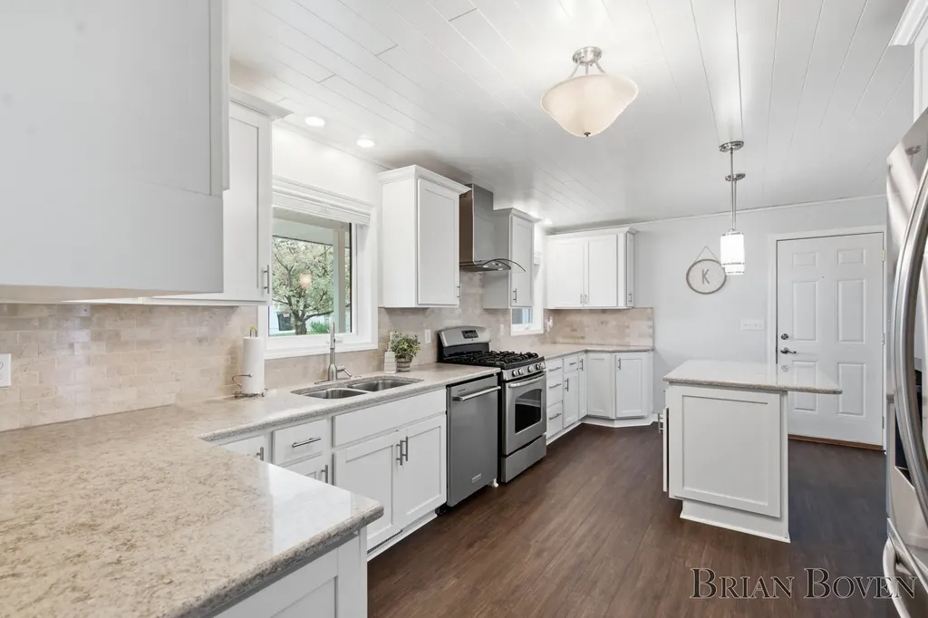 2704 Copper Hill Drive NE Grand Rapids Charter Township MI 49525