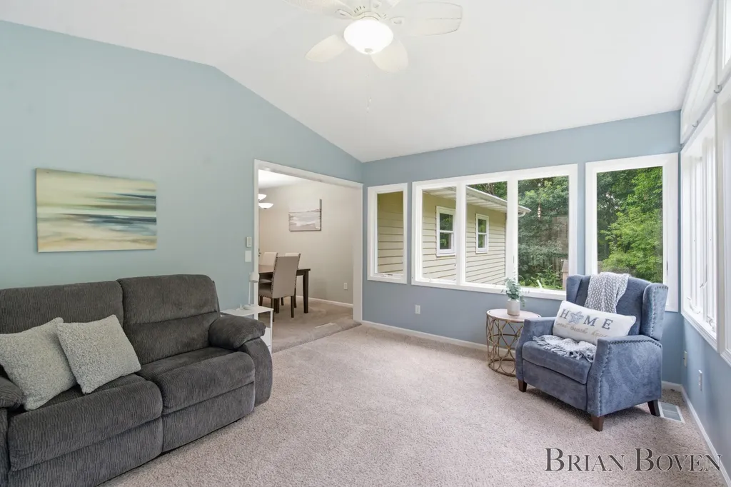 2704 Copper Hill Drive NE Grand Rapids Charter Township MI 49525