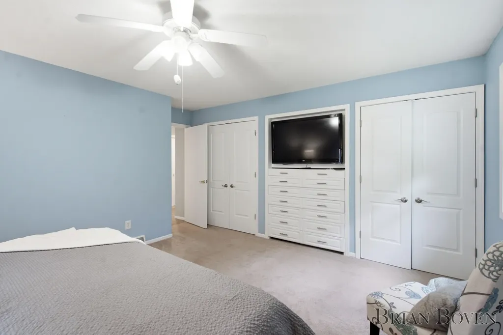 2704 Copper Hill Drive NE Grand Rapids Charter Township MI 49525